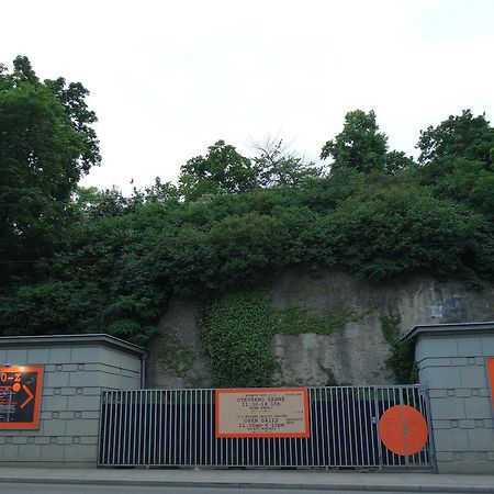 10-Z Bunker Hostel Brno Luaran gambar